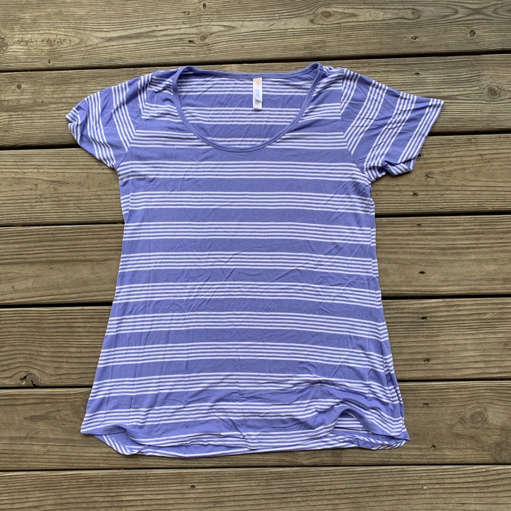 LIKE NEW Lularoe Classic Tee